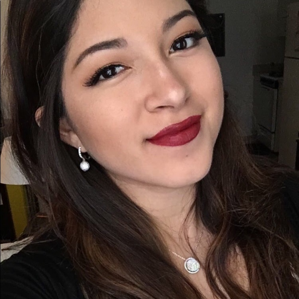 Meet your Posher, Claudia